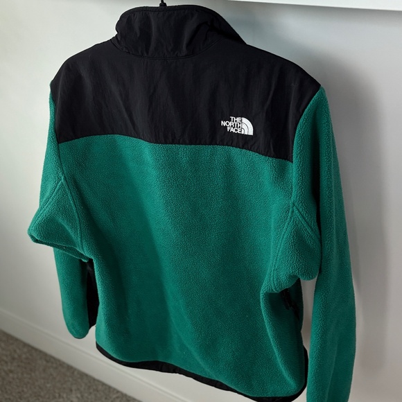 Women’s The Northface Retro Denali Jacket - Picture 11 of 14